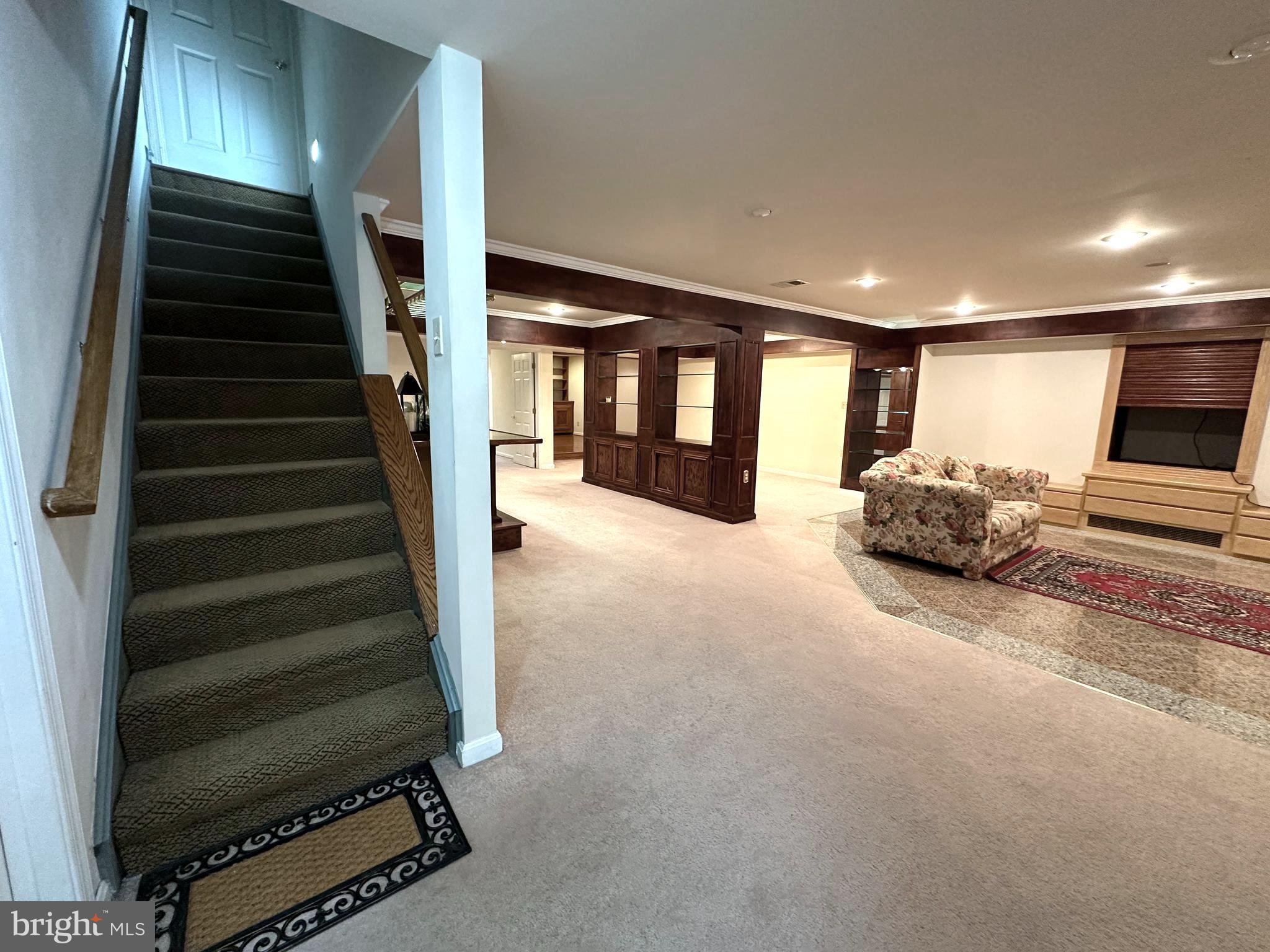 WILLIAMSBURG GARDENS - Residential Lease