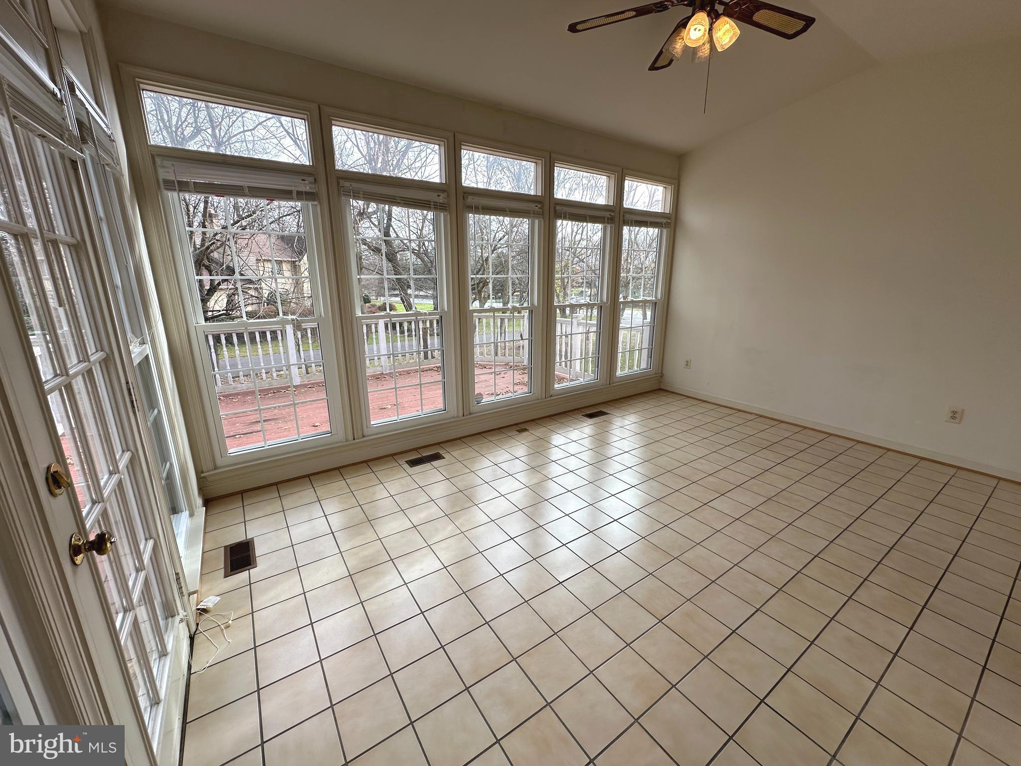 WILLIAMSBURG GARDENS - Residential Lease