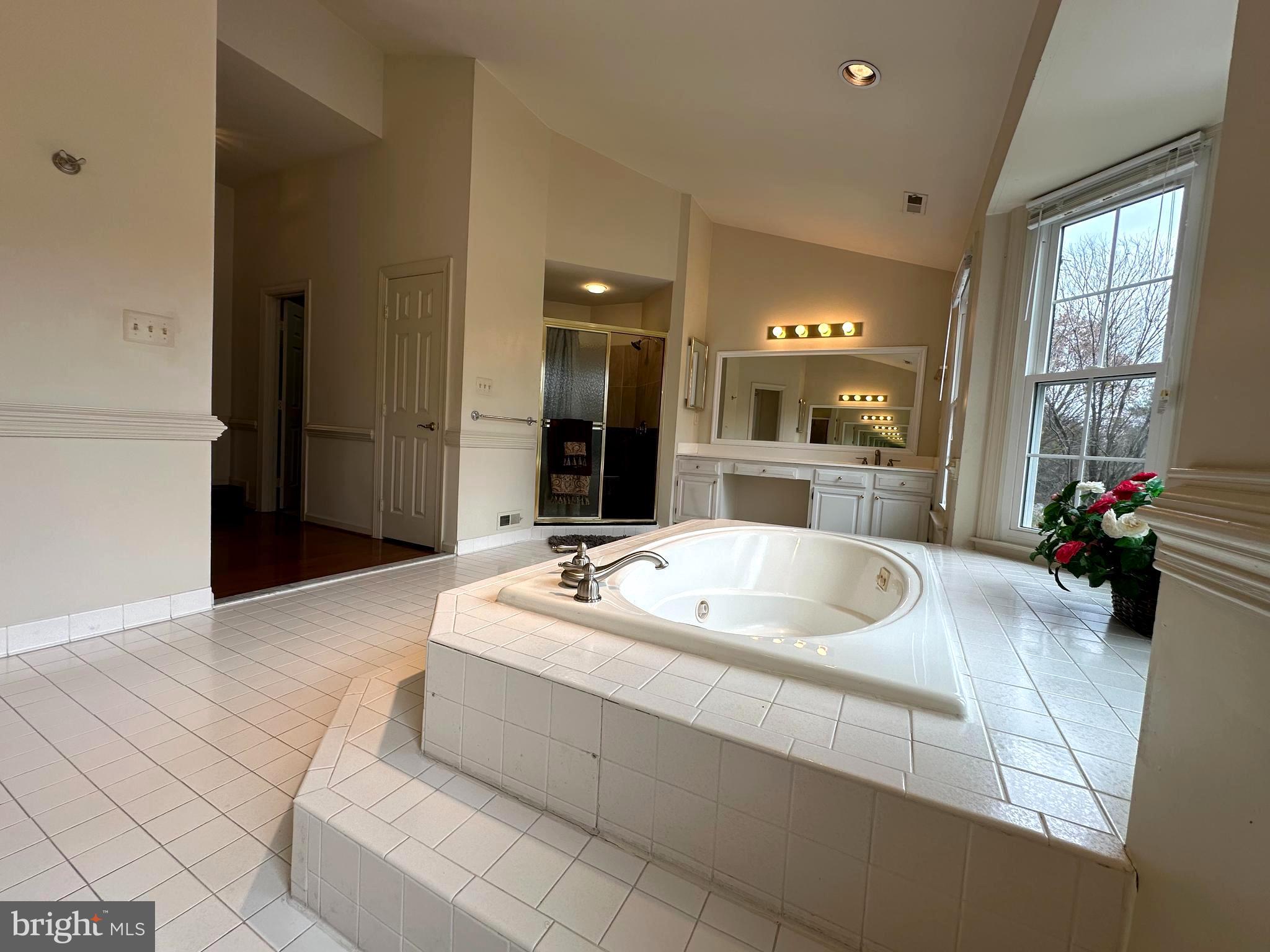 WILLIAMSBURG GARDENS - Residential Lease