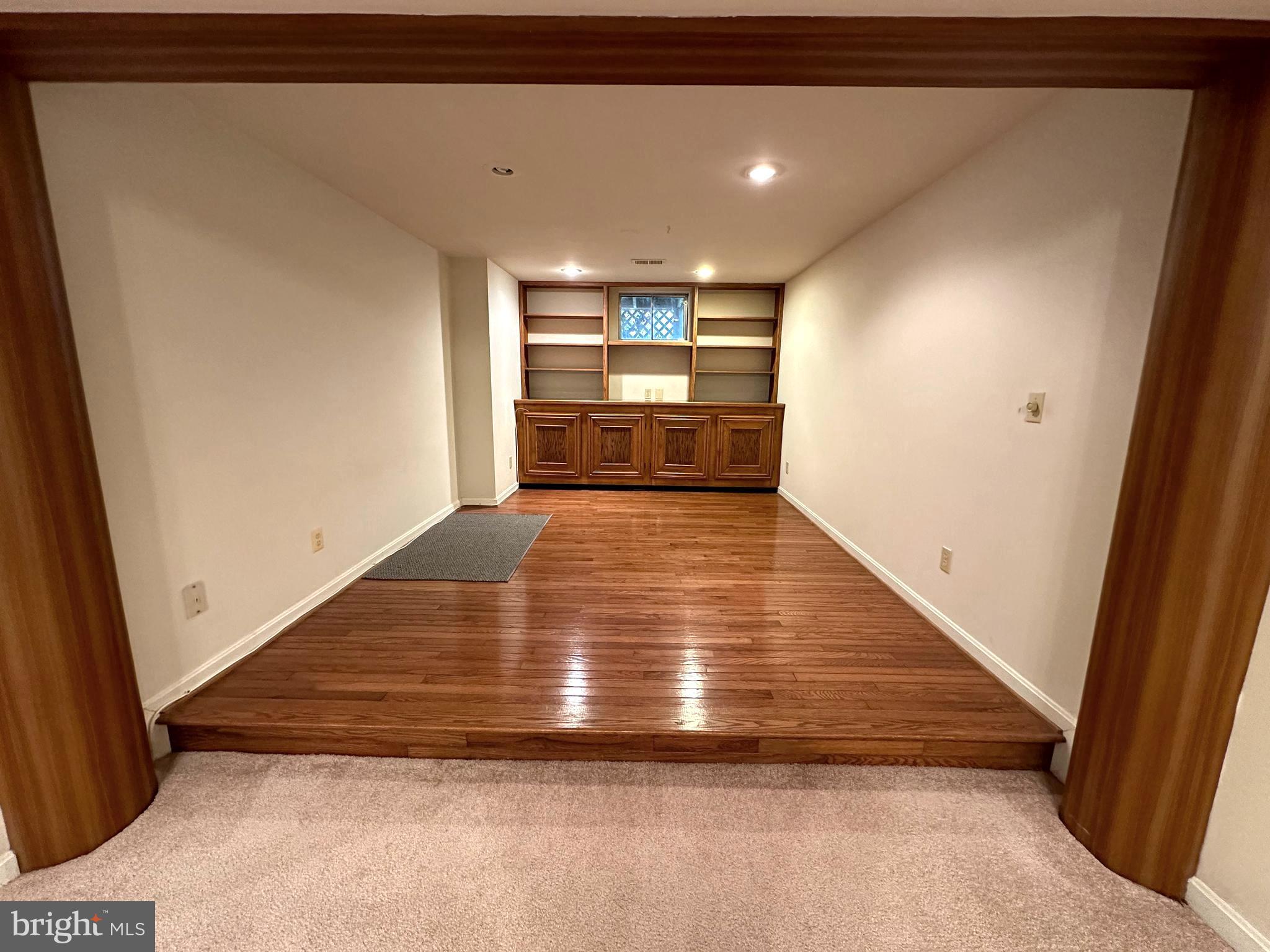 WILLIAMSBURG GARDENS - Residential Lease