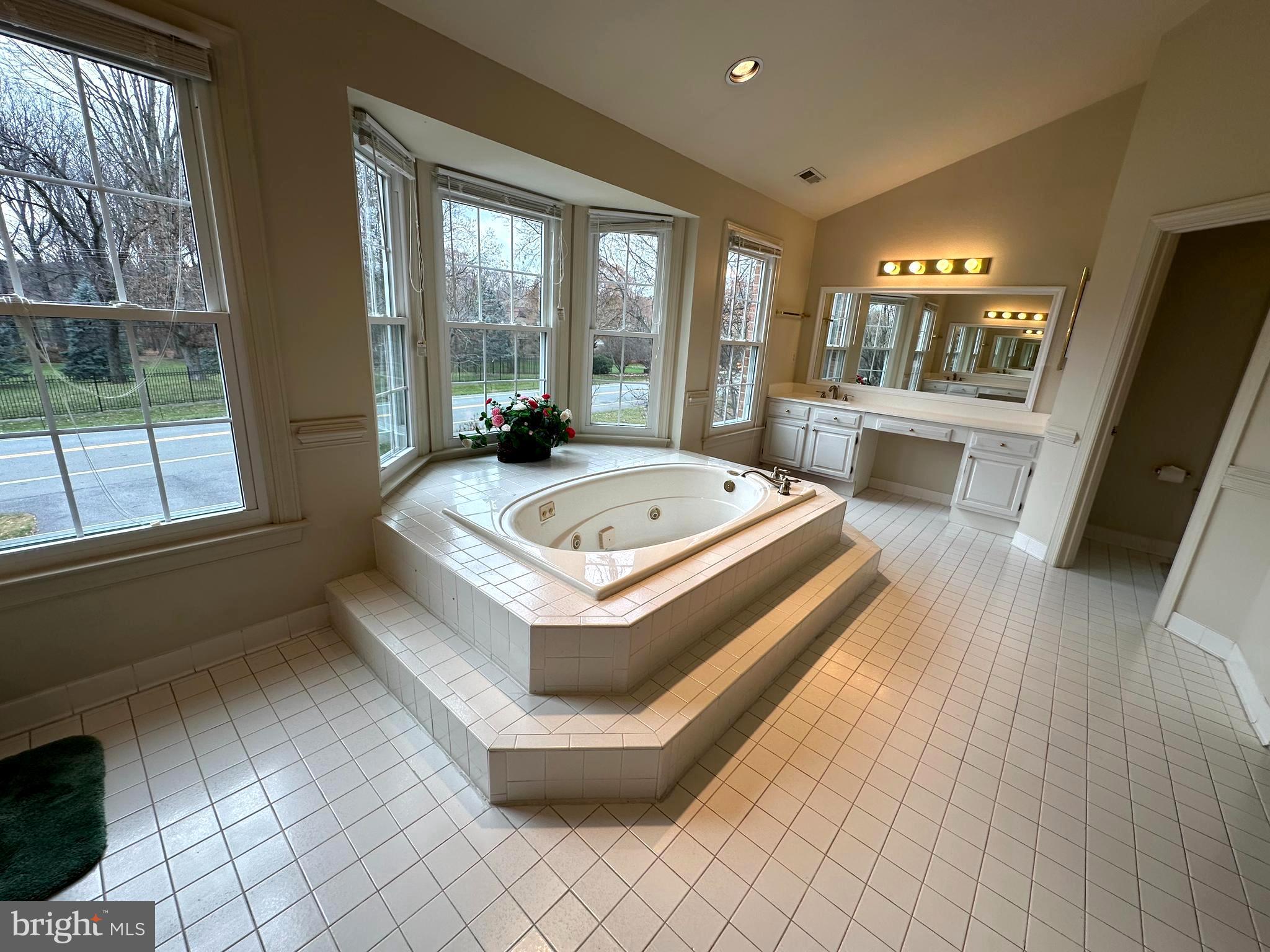 WILLIAMSBURG GARDENS - Residential Lease