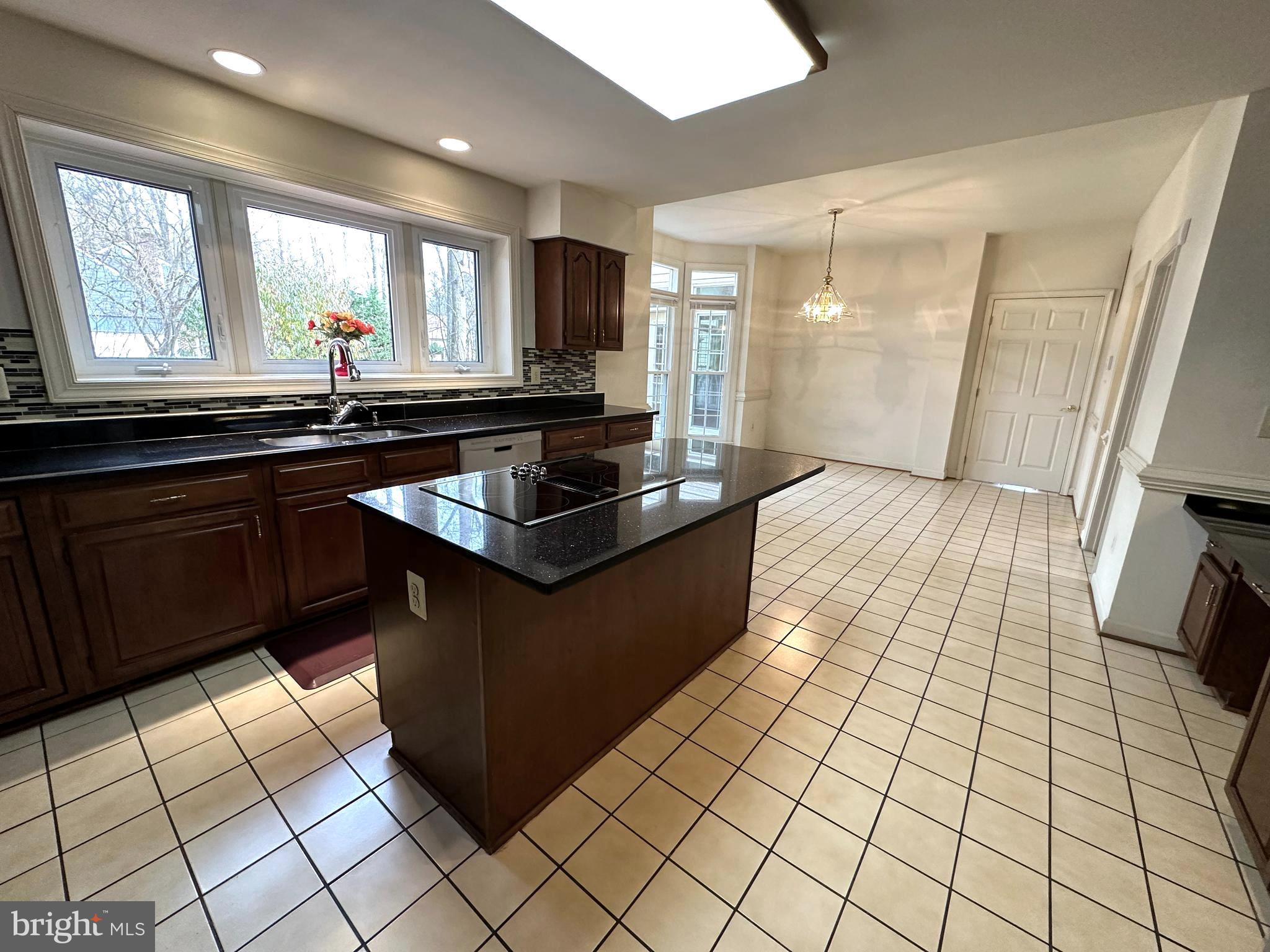 WILLIAMSBURG GARDENS - Residential Lease