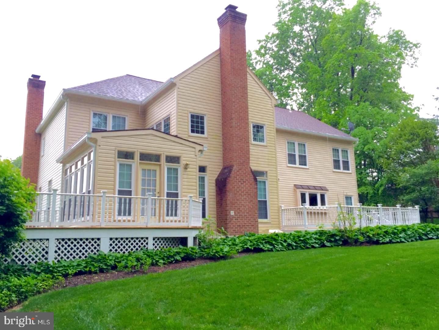 WILLIAMSBURG GARDENS - Residential Lease