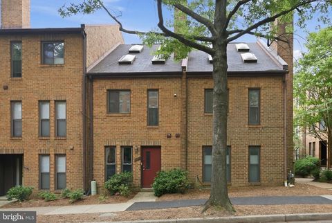 Photo of 4411 7th Street N, ARLINGTON, VA 22203 (MLS # VAAR2072396)