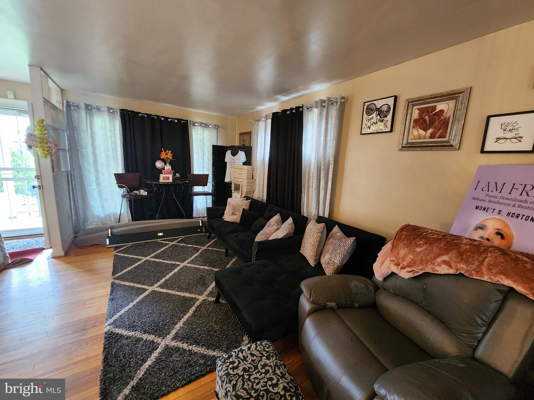 IDLEWOOD - Residential