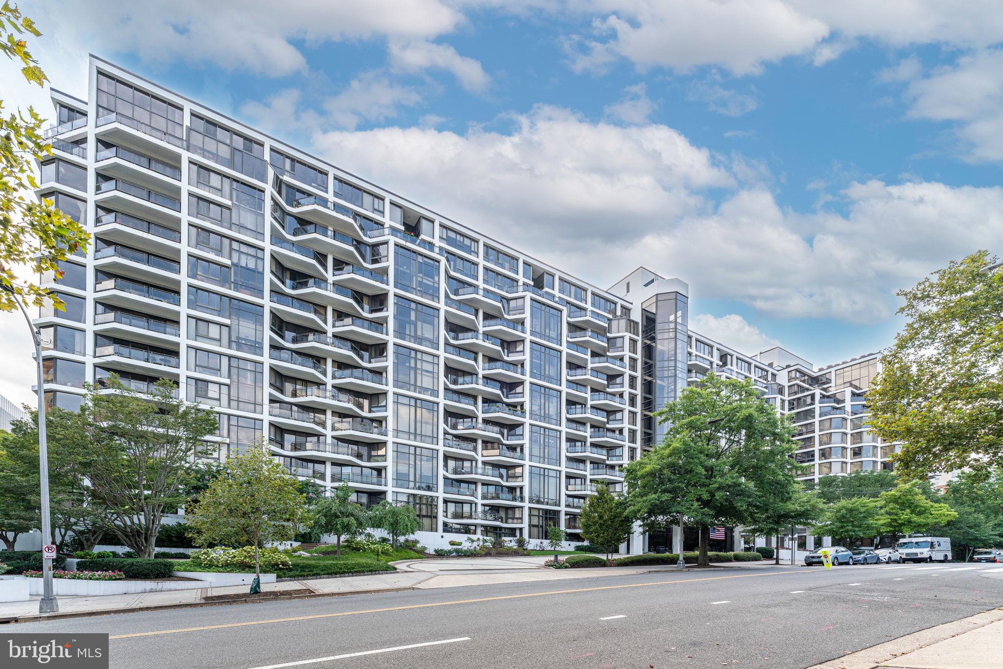 ROSSLYN - Residential Lease