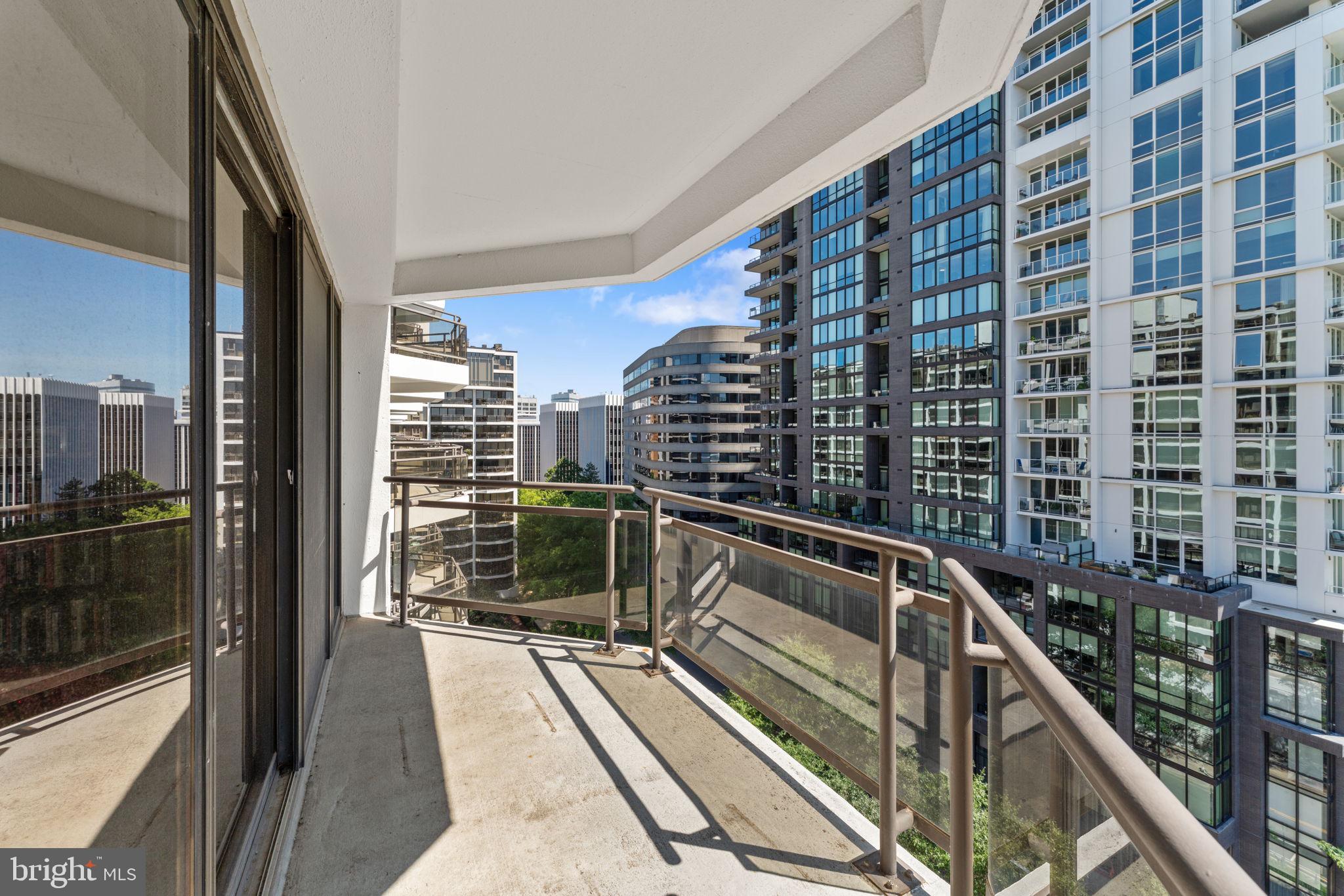 1530 KEY BOULEVARD N 1009