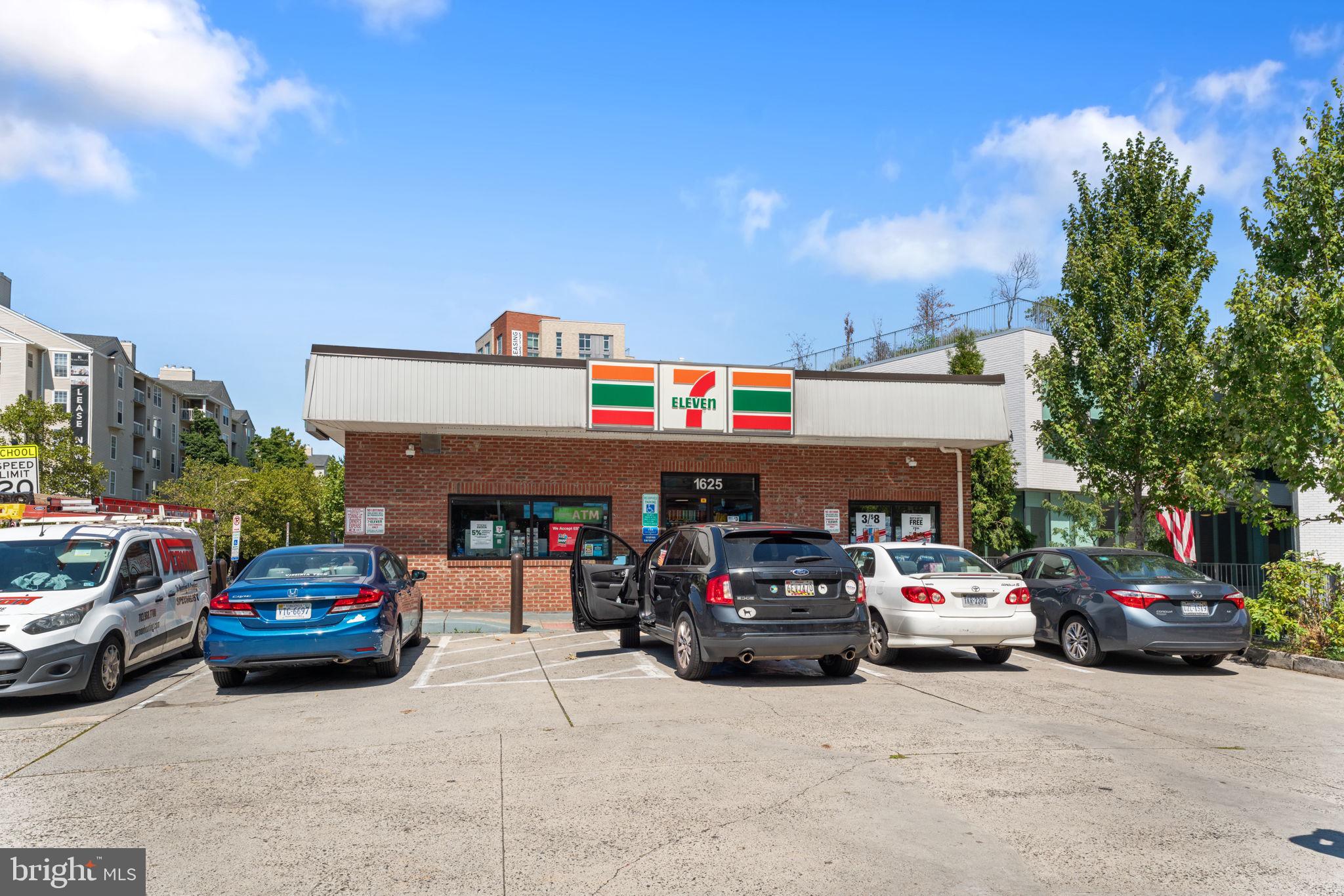 ROSSLYN - Residential Lease