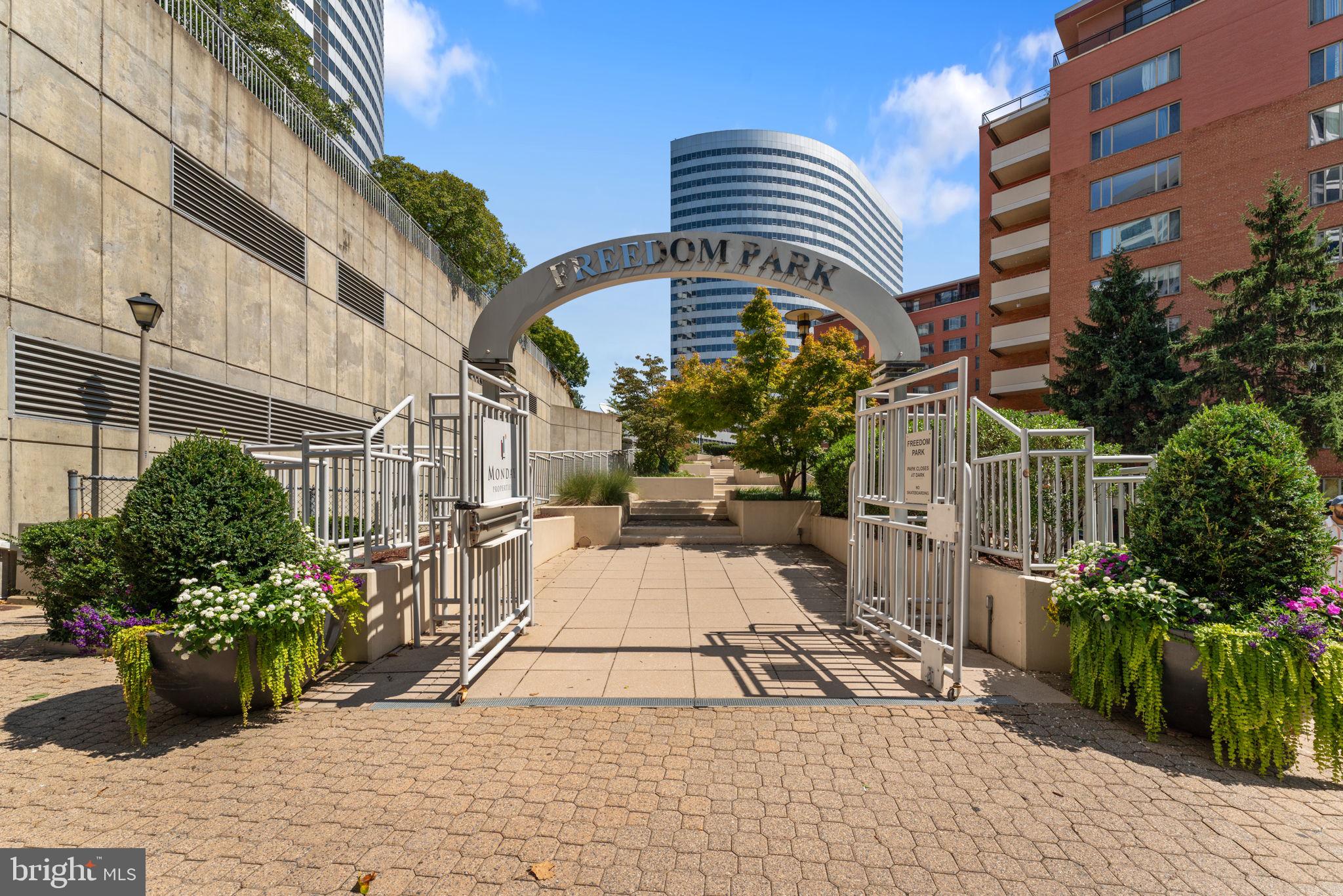 ROSSLYN - Residential Lease