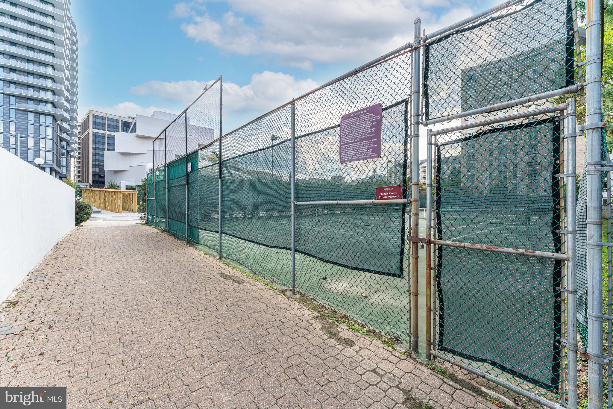 ROSSLYN - Residential Lease