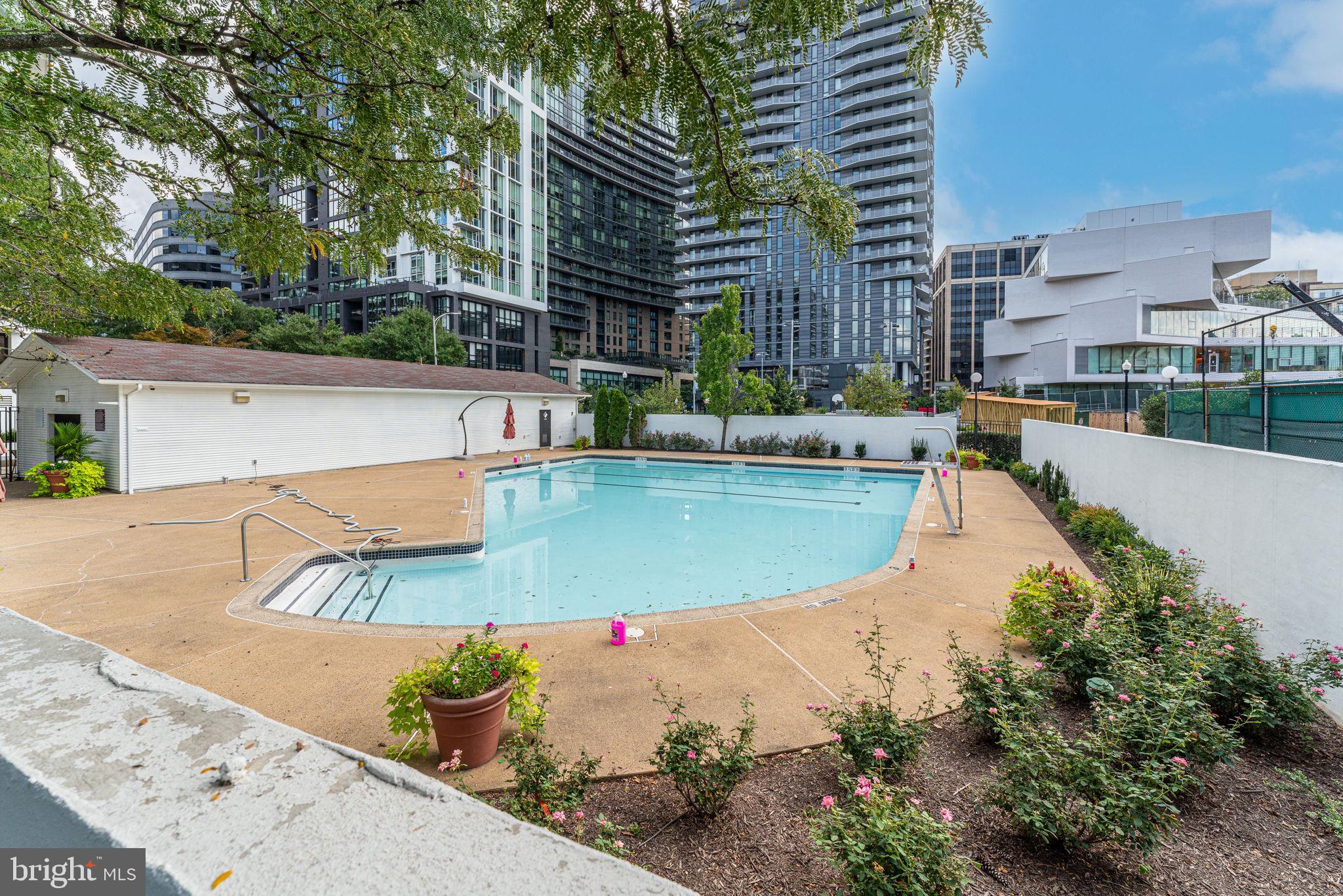 ROSSLYN - Residential Lease