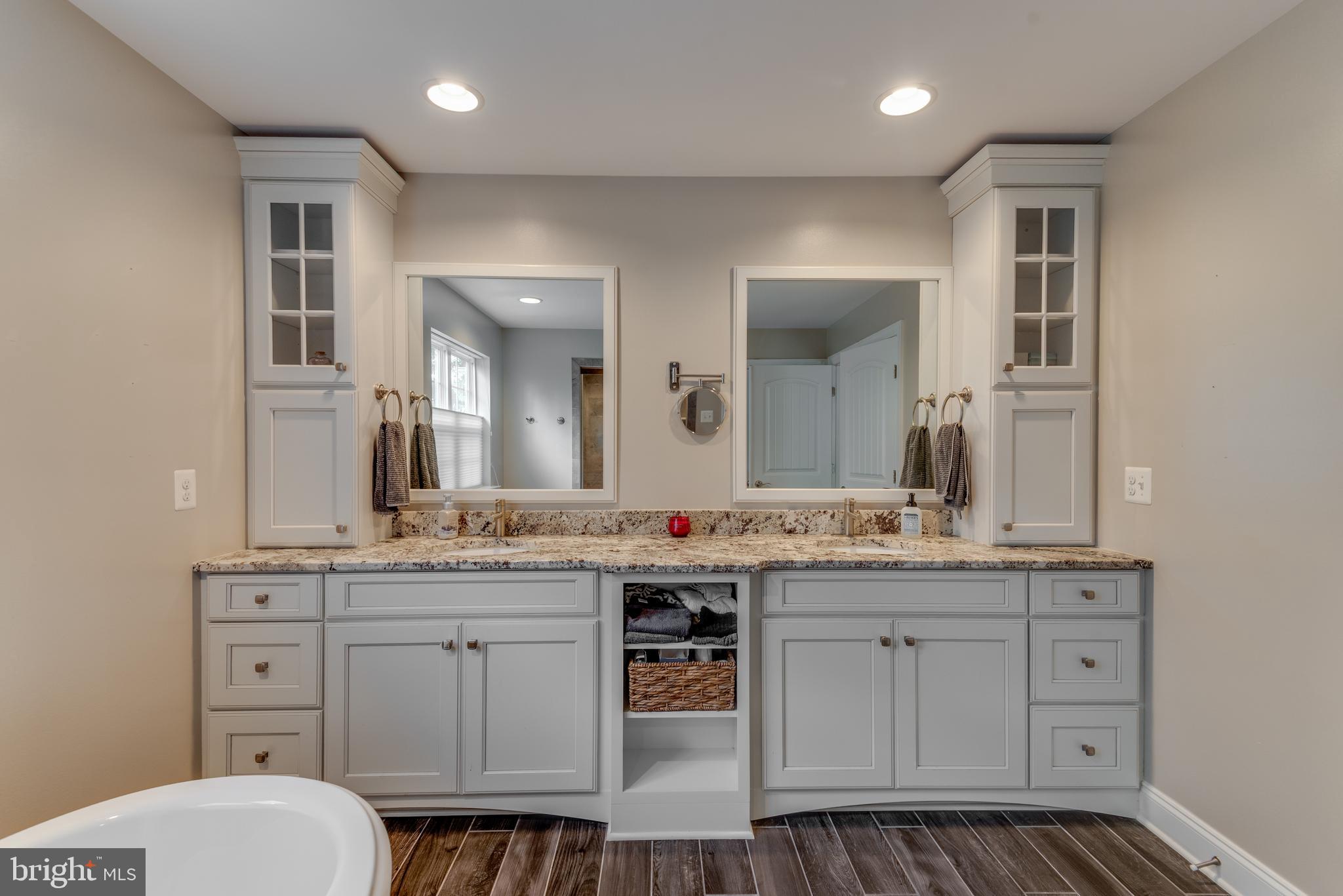 OAKLAND HALL - Residential