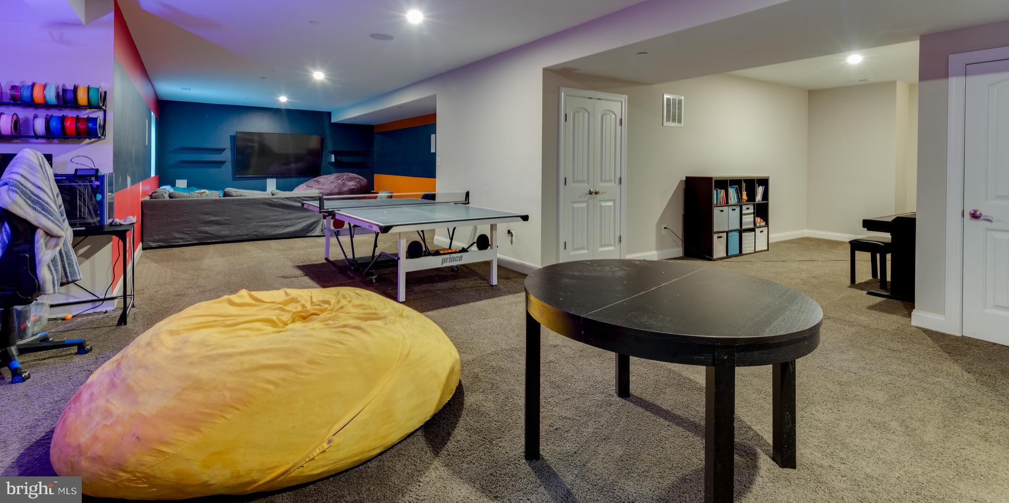 OAKLAND HALL - Residential