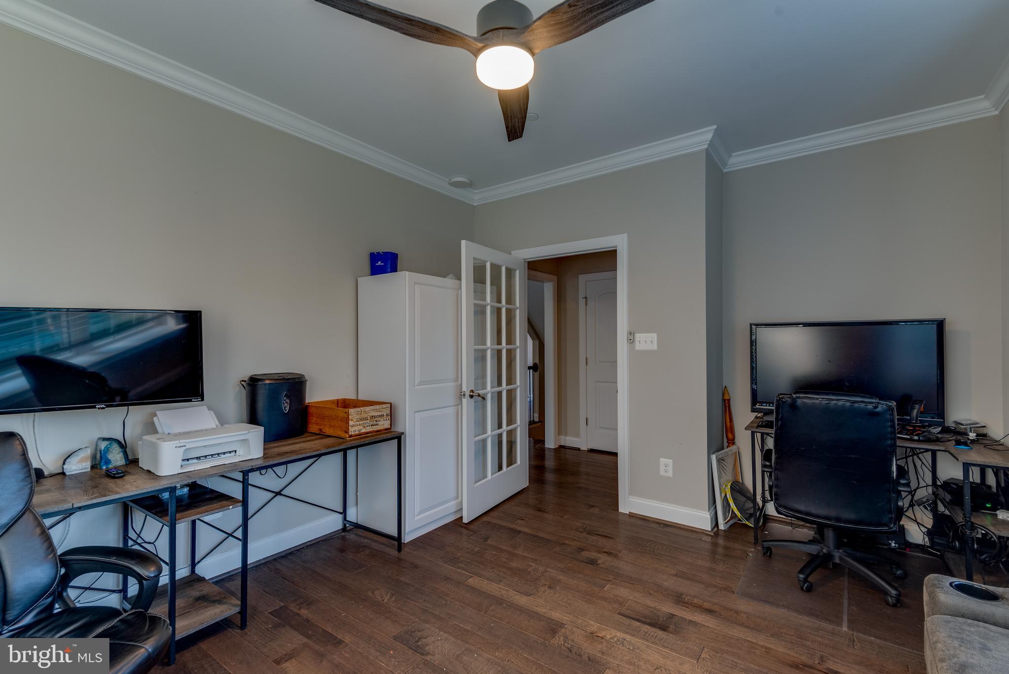 OAKLAND HALL - Residential