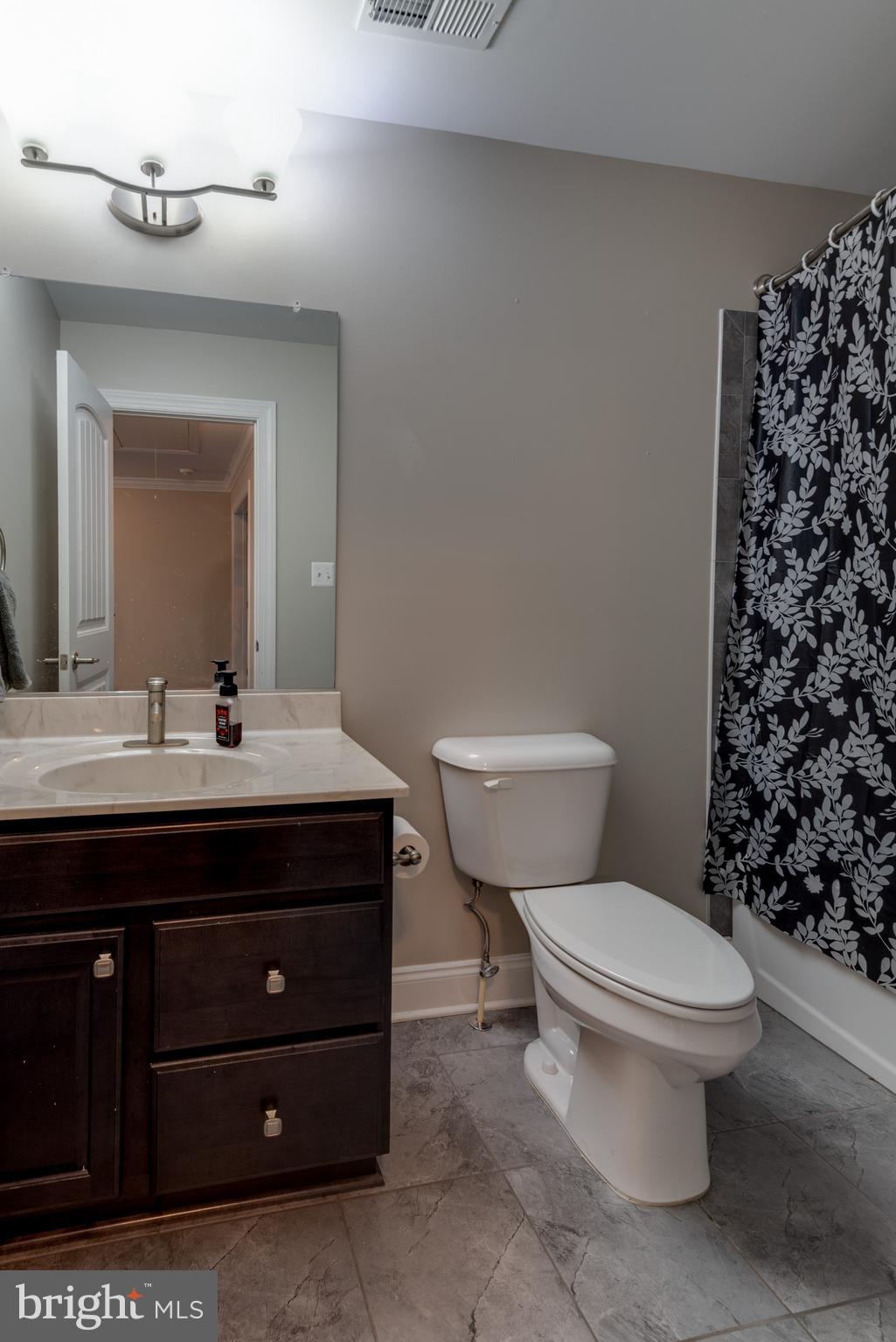 OAKLAND HALL - Residential