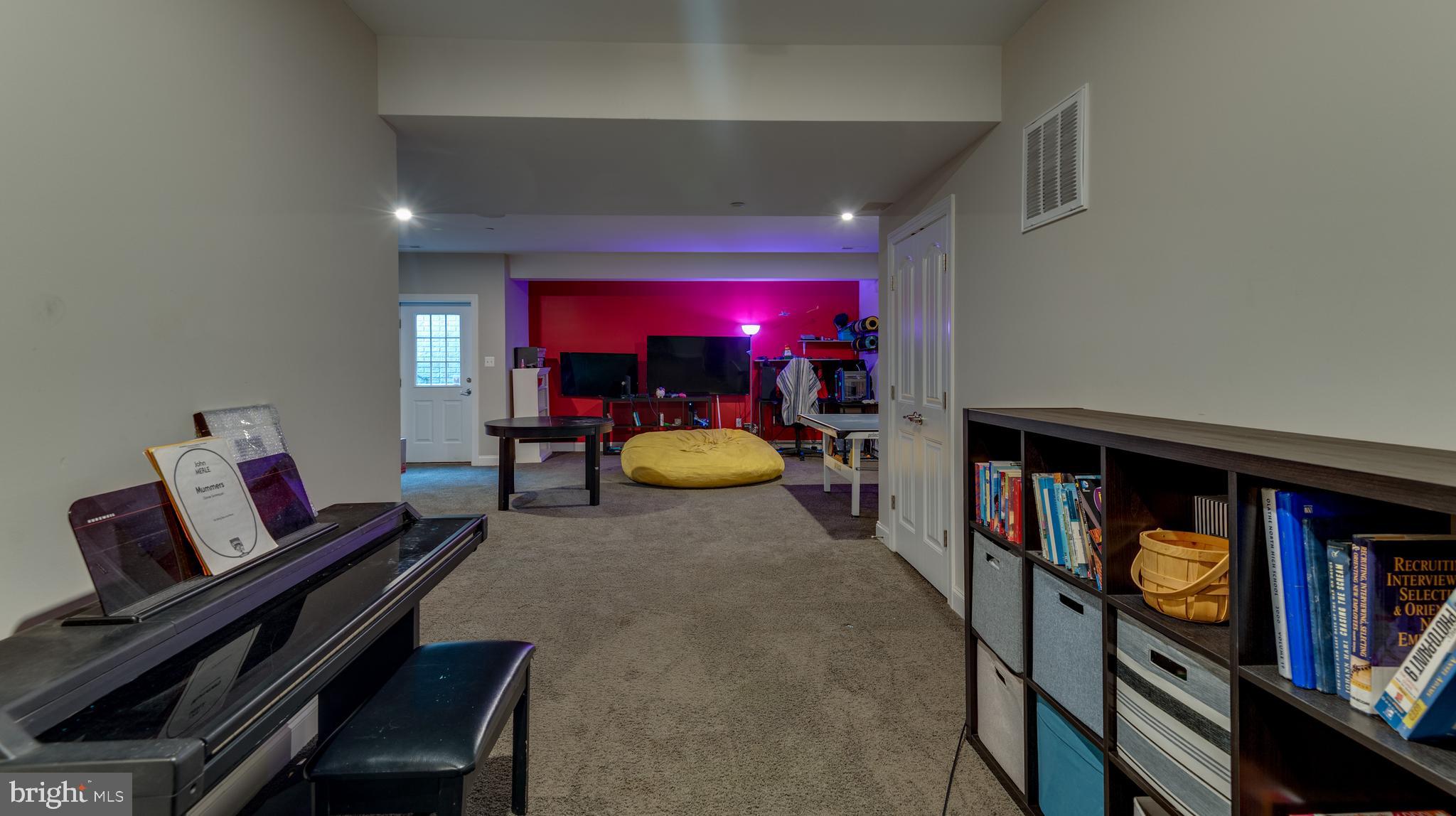 OAKLAND HALL - Residential