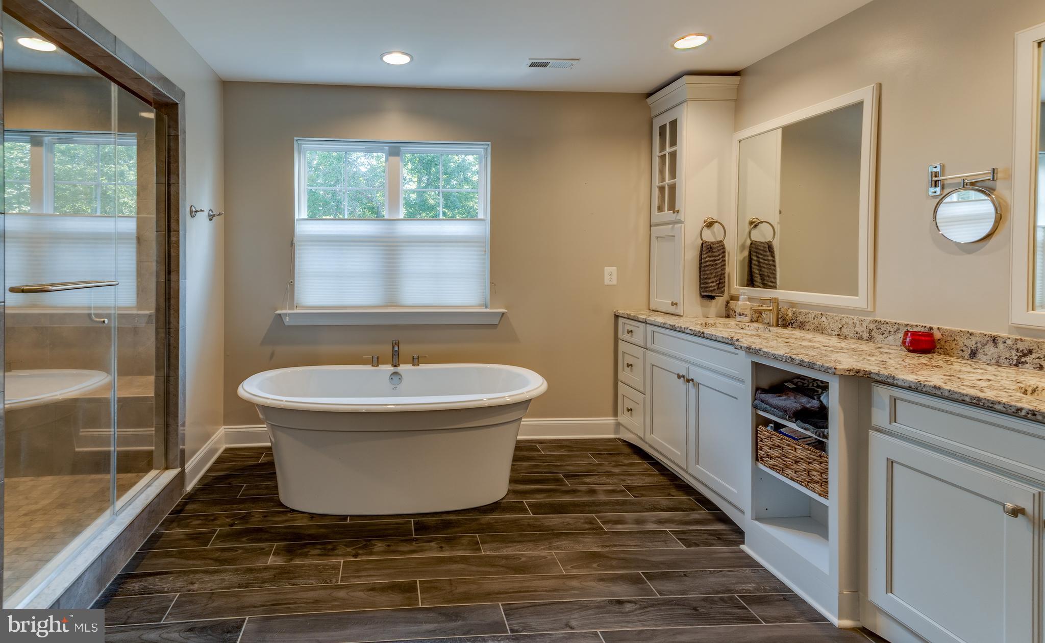 OAKLAND HALL - Residential