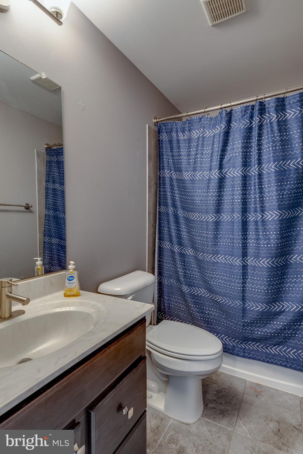 OAKLAND HALL - Residential