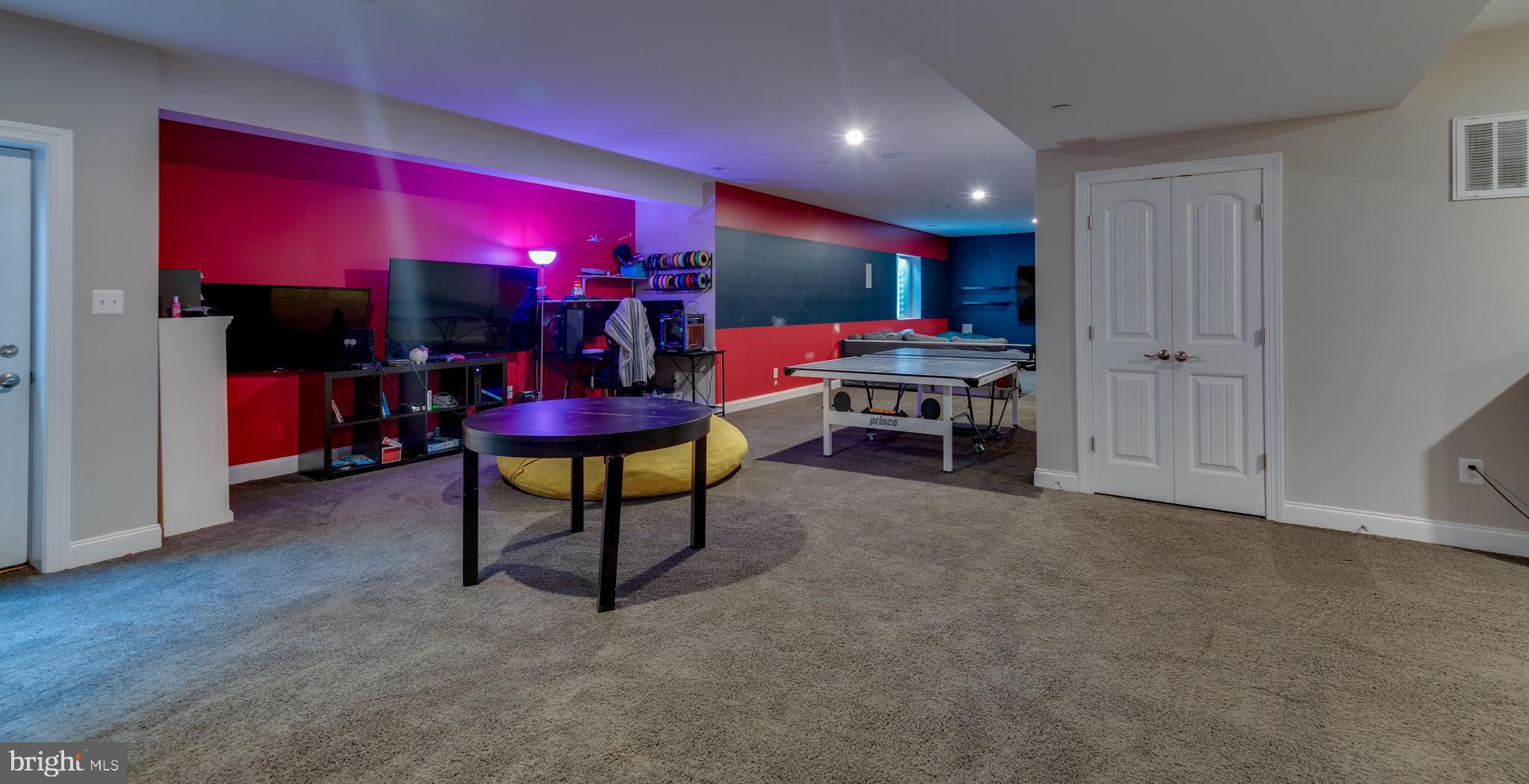 OAKLAND HALL - Residential