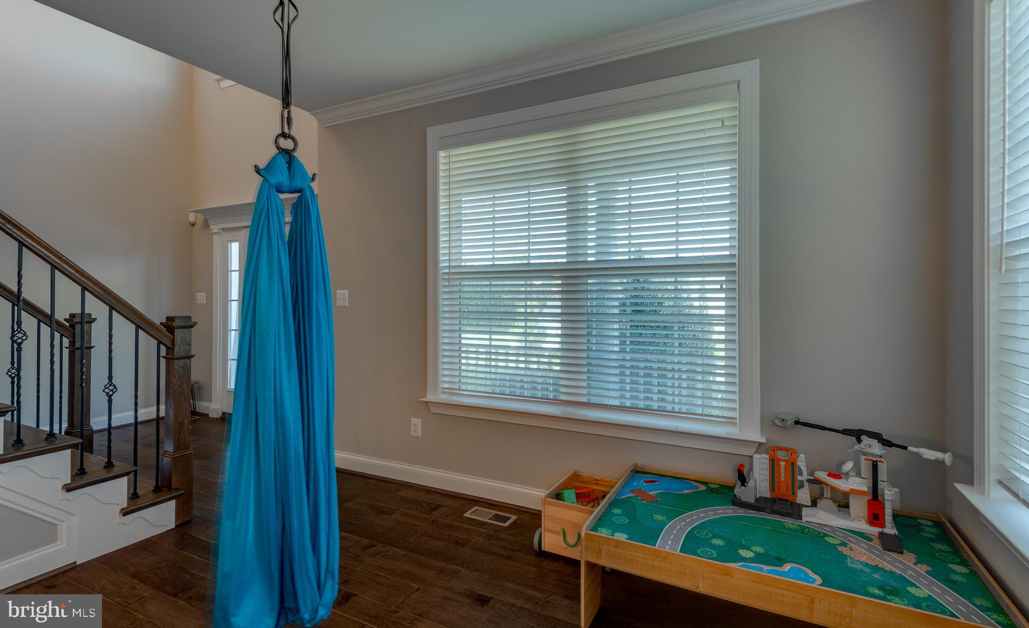 OAKLAND HALL - Residential