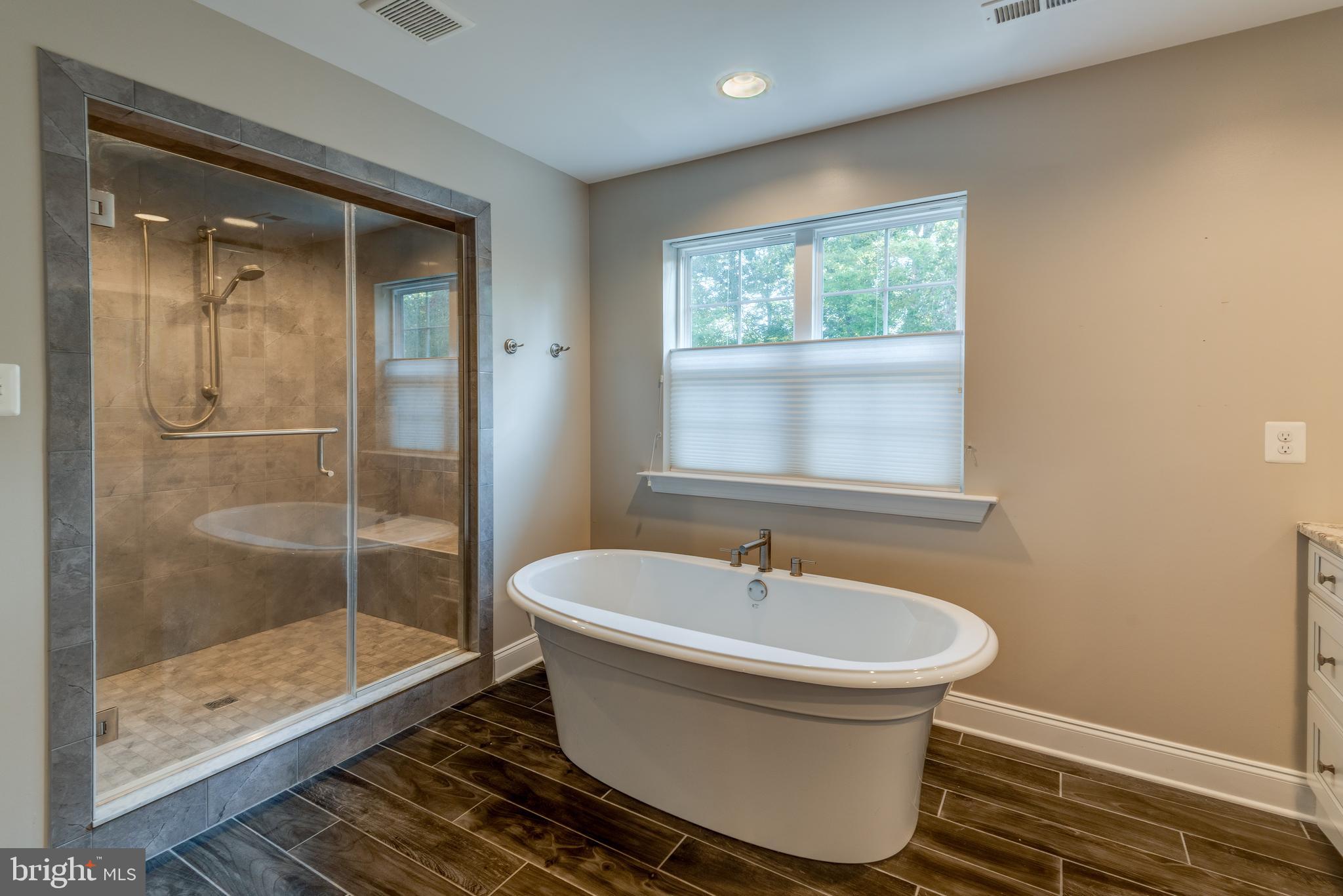 OAKLAND HALL - Residential