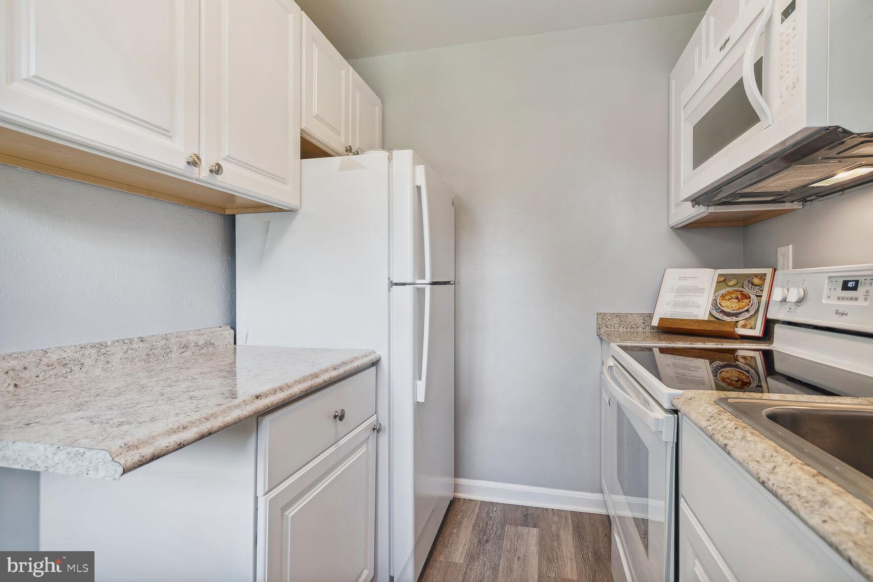 WOOD MANOR - Residential