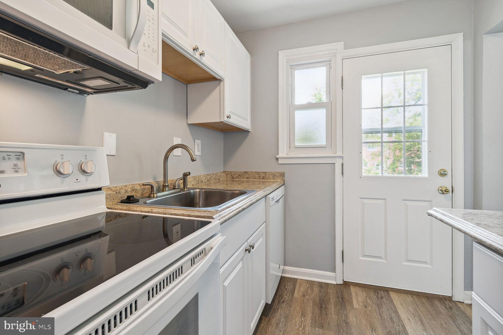 WOOD MANOR - Residential