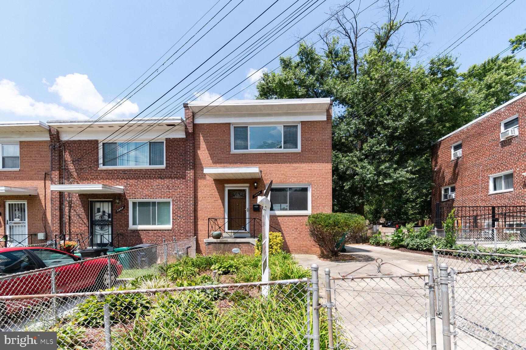 WOOD MANOR - Residential