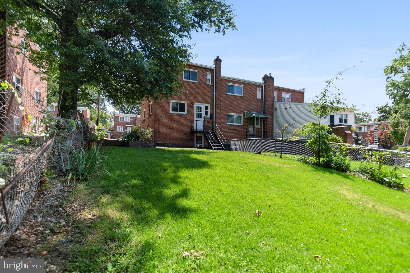 WOOD MANOR - Residential