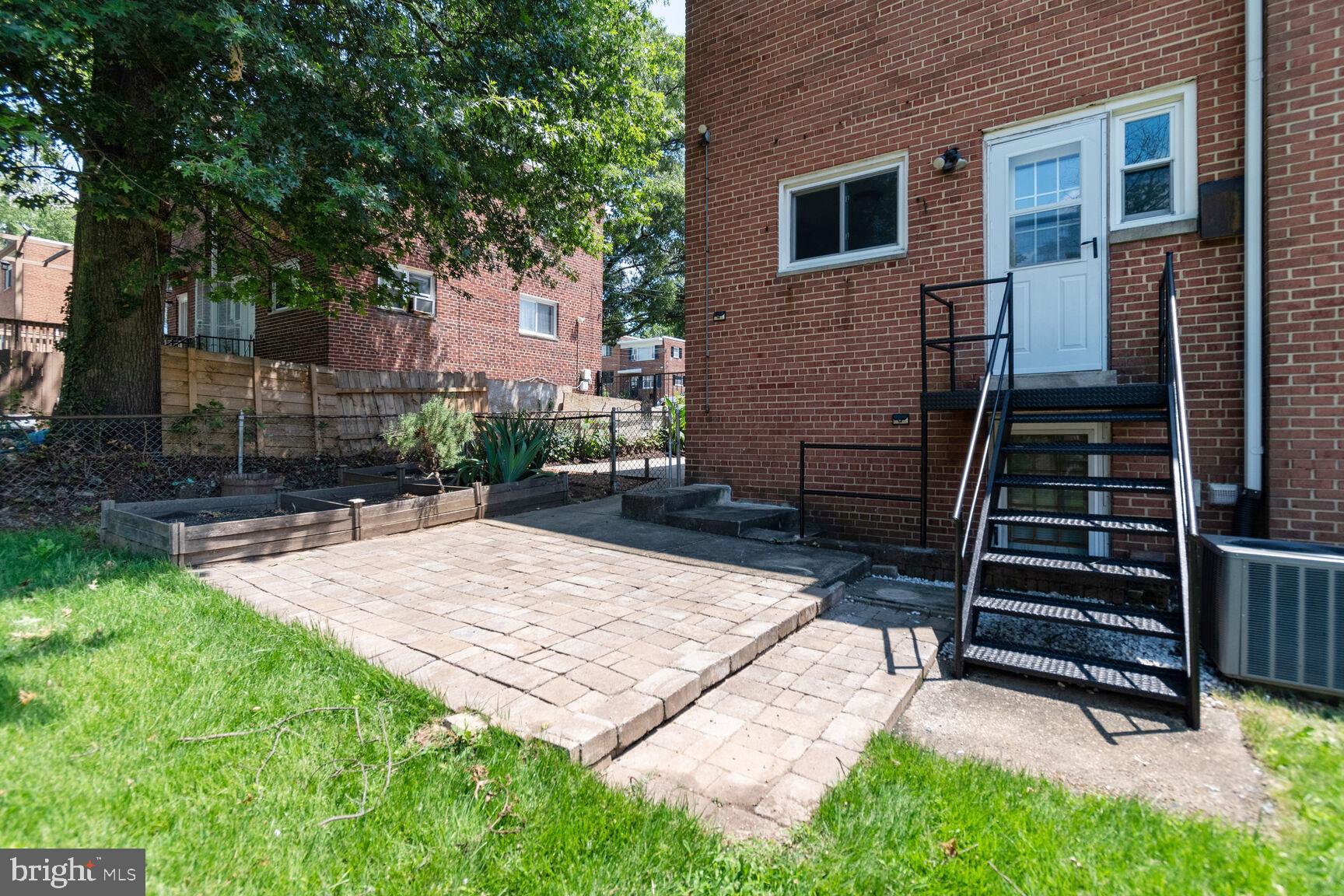 WOOD MANOR - Residential