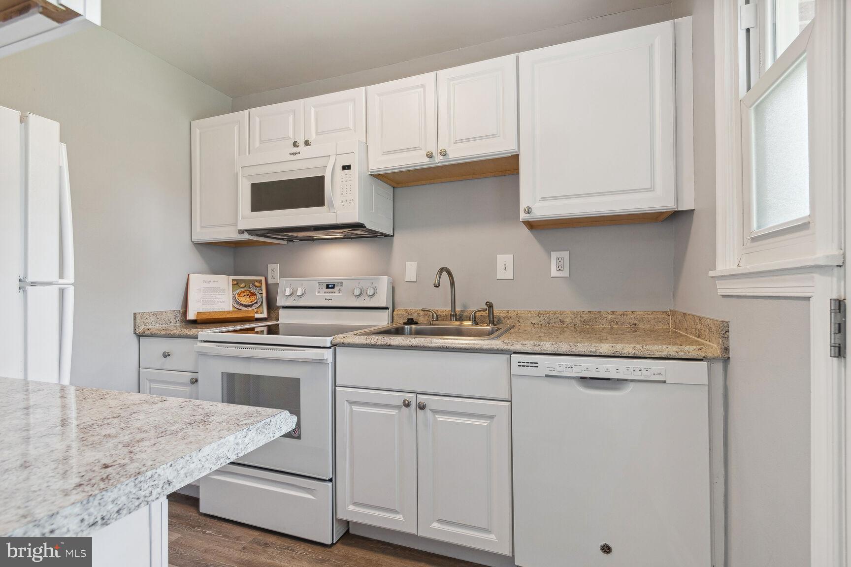 WOOD MANOR - Residential