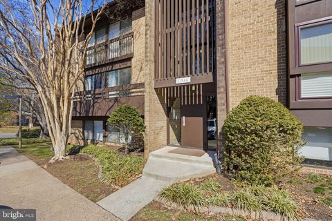 Condo For Sale - 11566 Rolling Green Court #12/200A<br/> RESTON, VA 20191