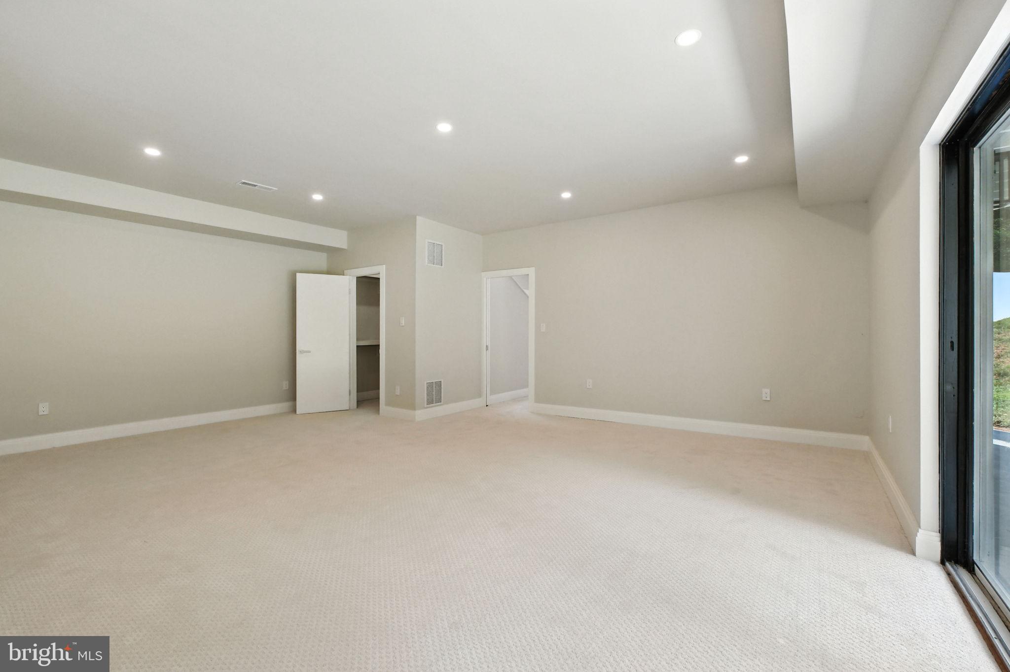 PEACOCK STATION - Residential