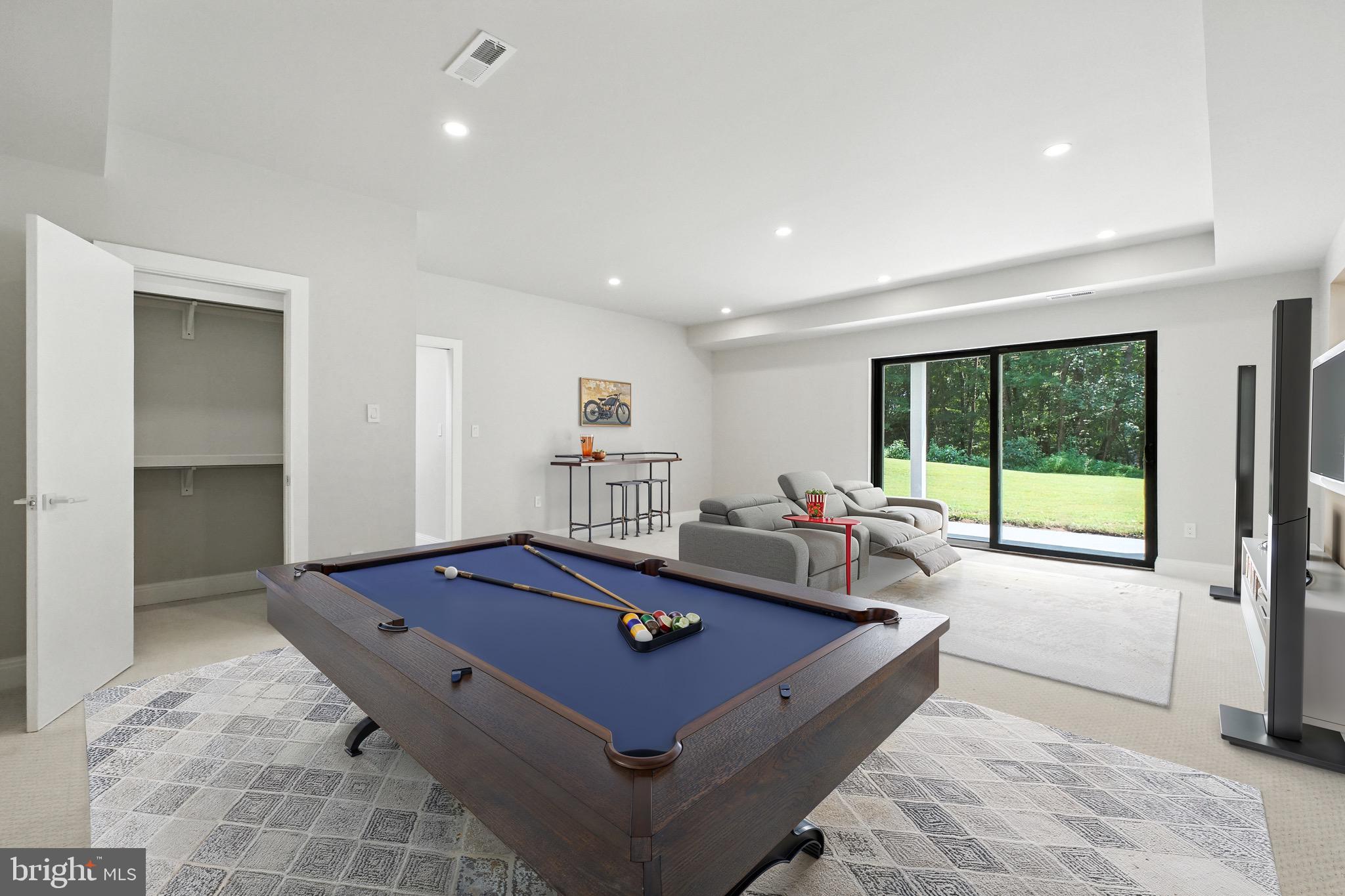 PEACOCK STATION - Residential