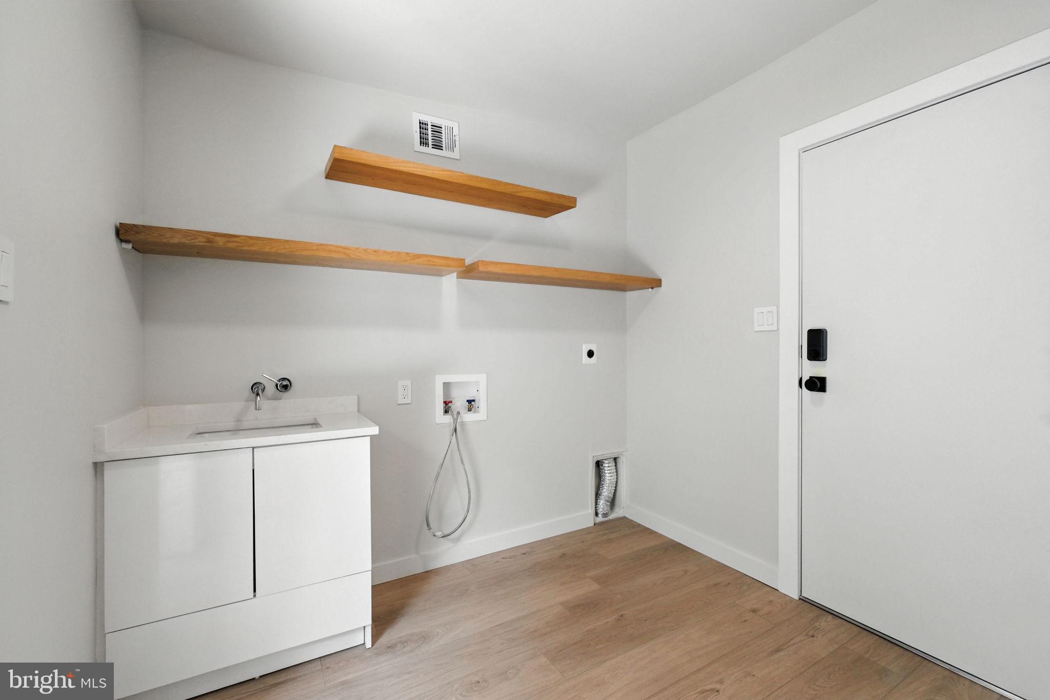 PEACOCK STATION - Residential