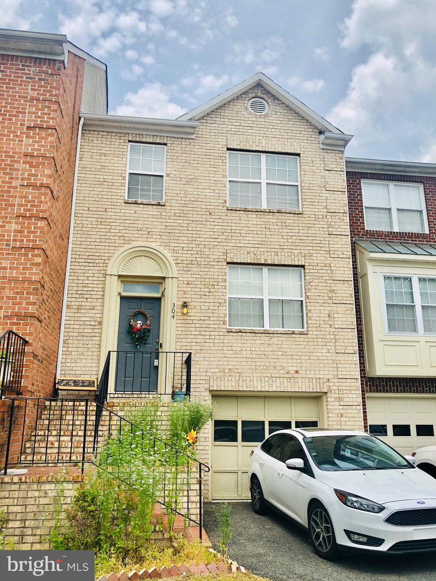 This spacious 3 level townhouse with a fully finished basement is located within a short drive to central Stafford. A short drive to all the restaurants and shopping, easy access to I95 and commuter lot. 3 bedrooms, 2.5 bathrooms, fenced backyard, deck. Large kitchen and combined dining room. Living room with fireplace. Good sized bedrooms. 1 car garage.