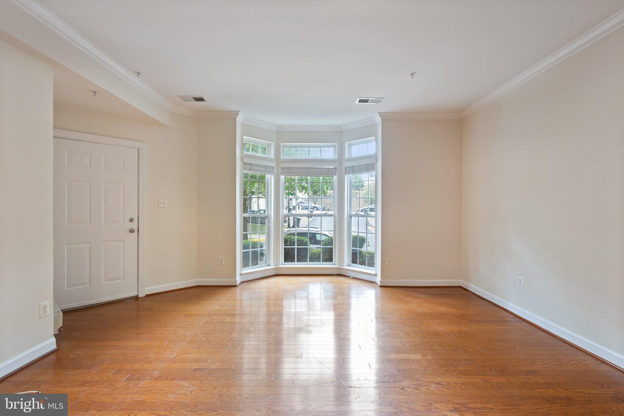 2576 EASTBOURNE DRIVE