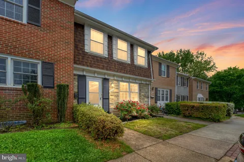 8390 Glastonbury Court, Annandale, VA MLS: VAFX2240502