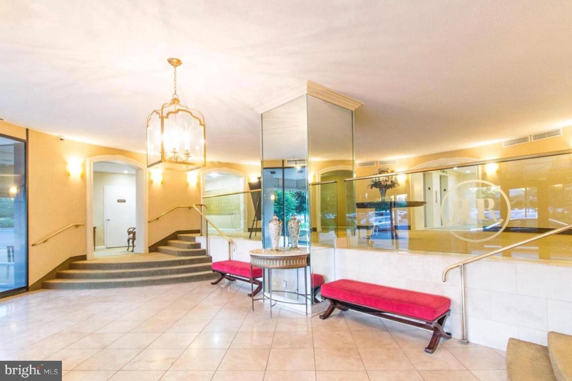 ROTONDA - Residential Lease