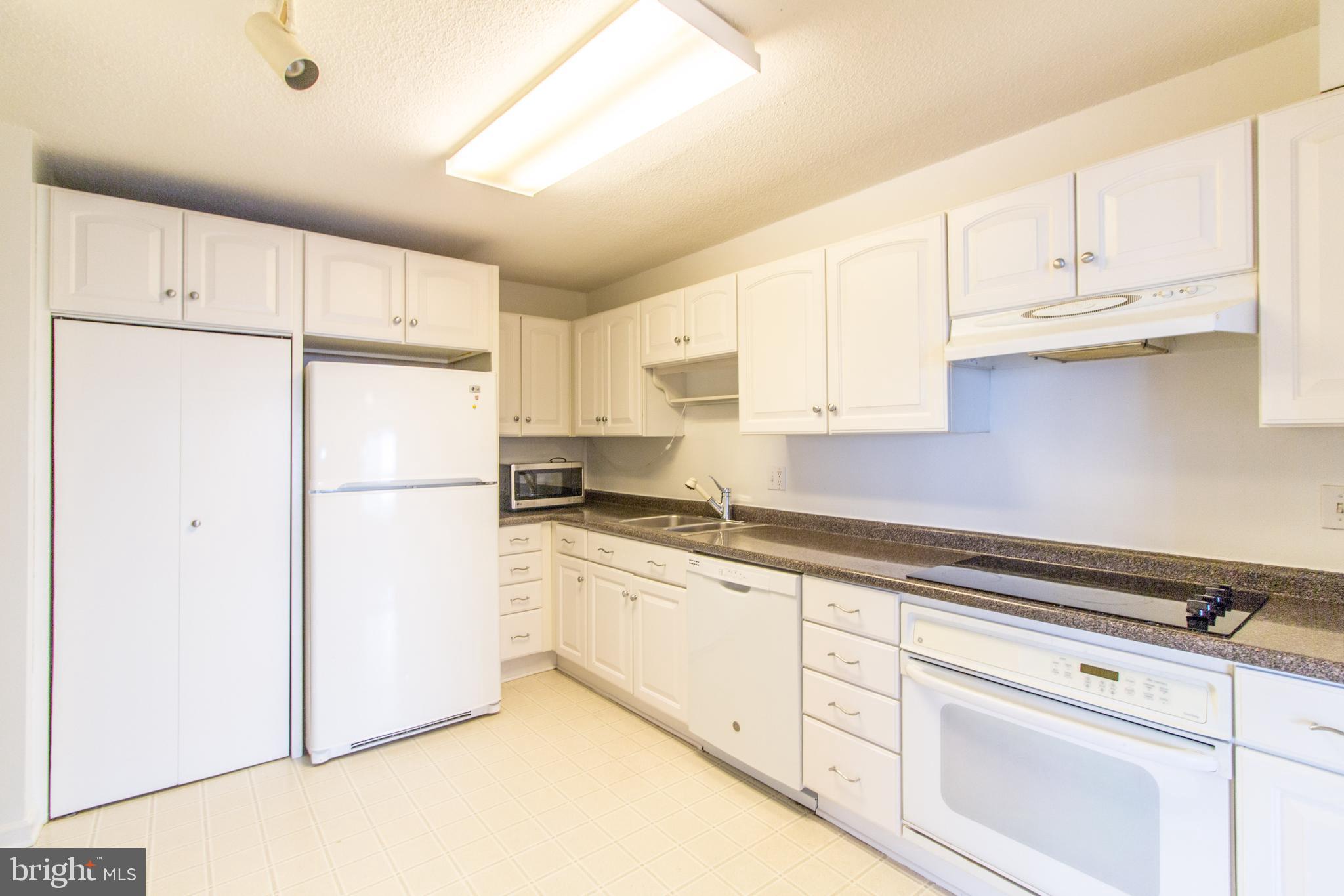 ROTONDA - Residential Lease