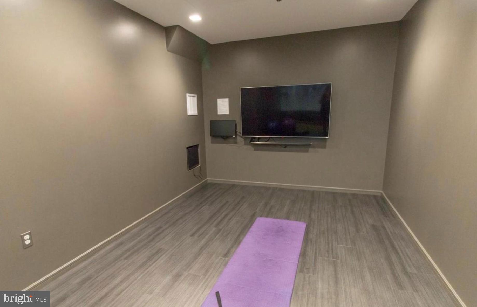 ROTONDA - Residential Lease