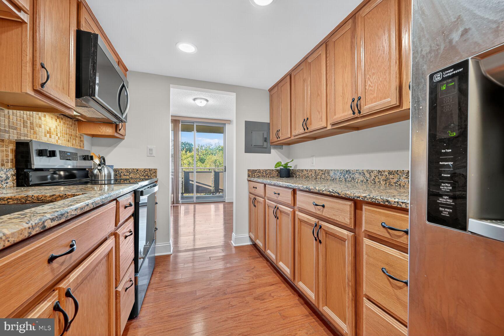 LAKESIDE TERRACE - Residential