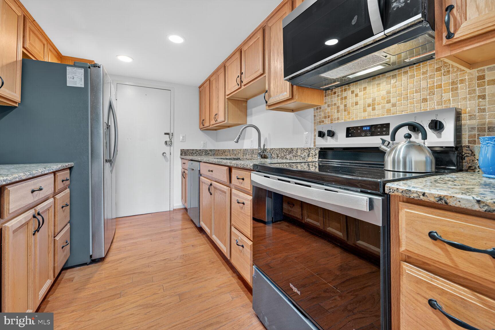 LAKESIDE TERRACE - Residential