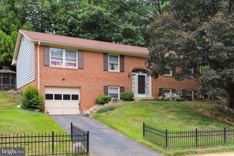 Photo of 1843 Foxstone Drive, VIENNA, VA 22182 (MLS # VAFX2337328)