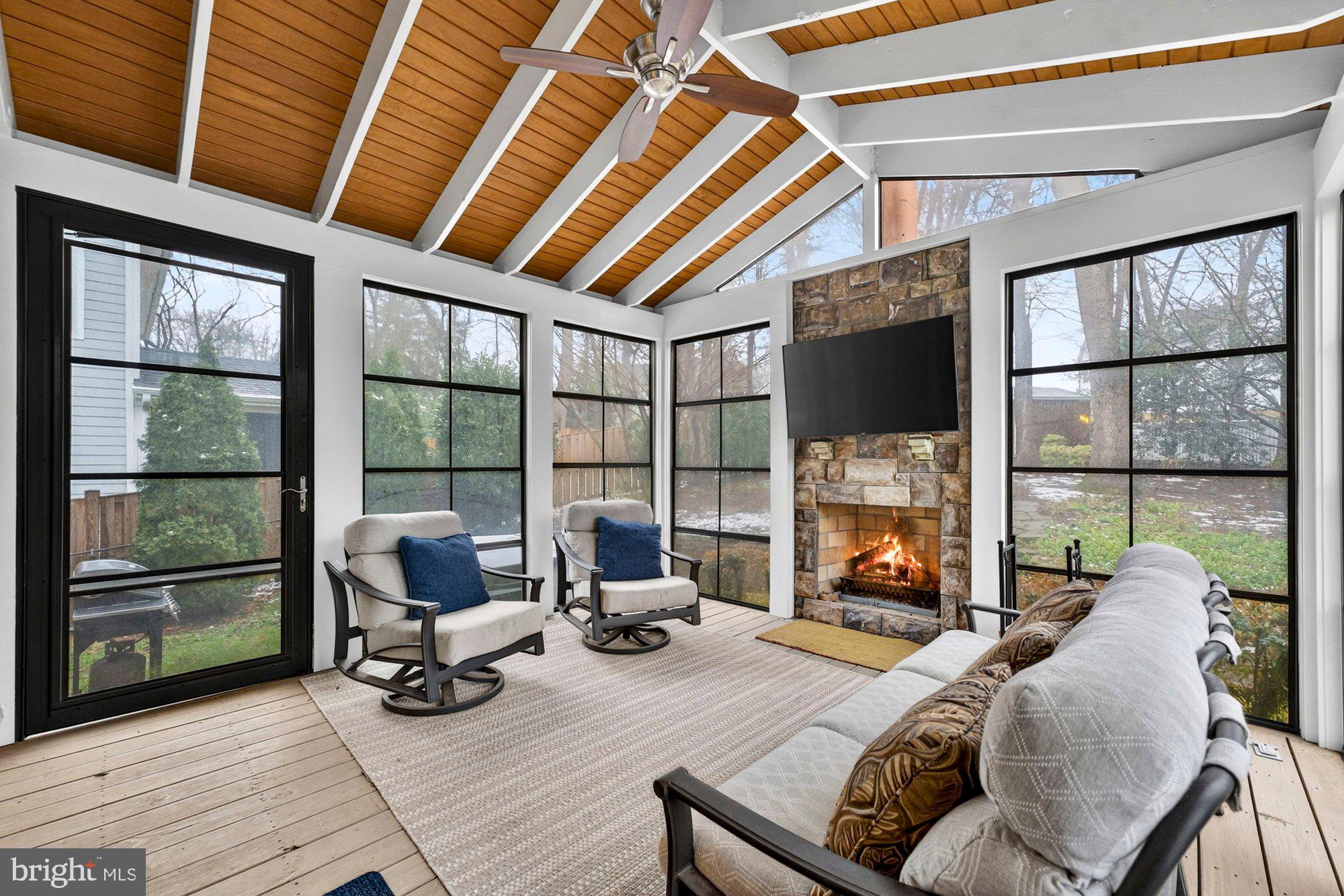 1105 LAKEWOOD DRIVE SW