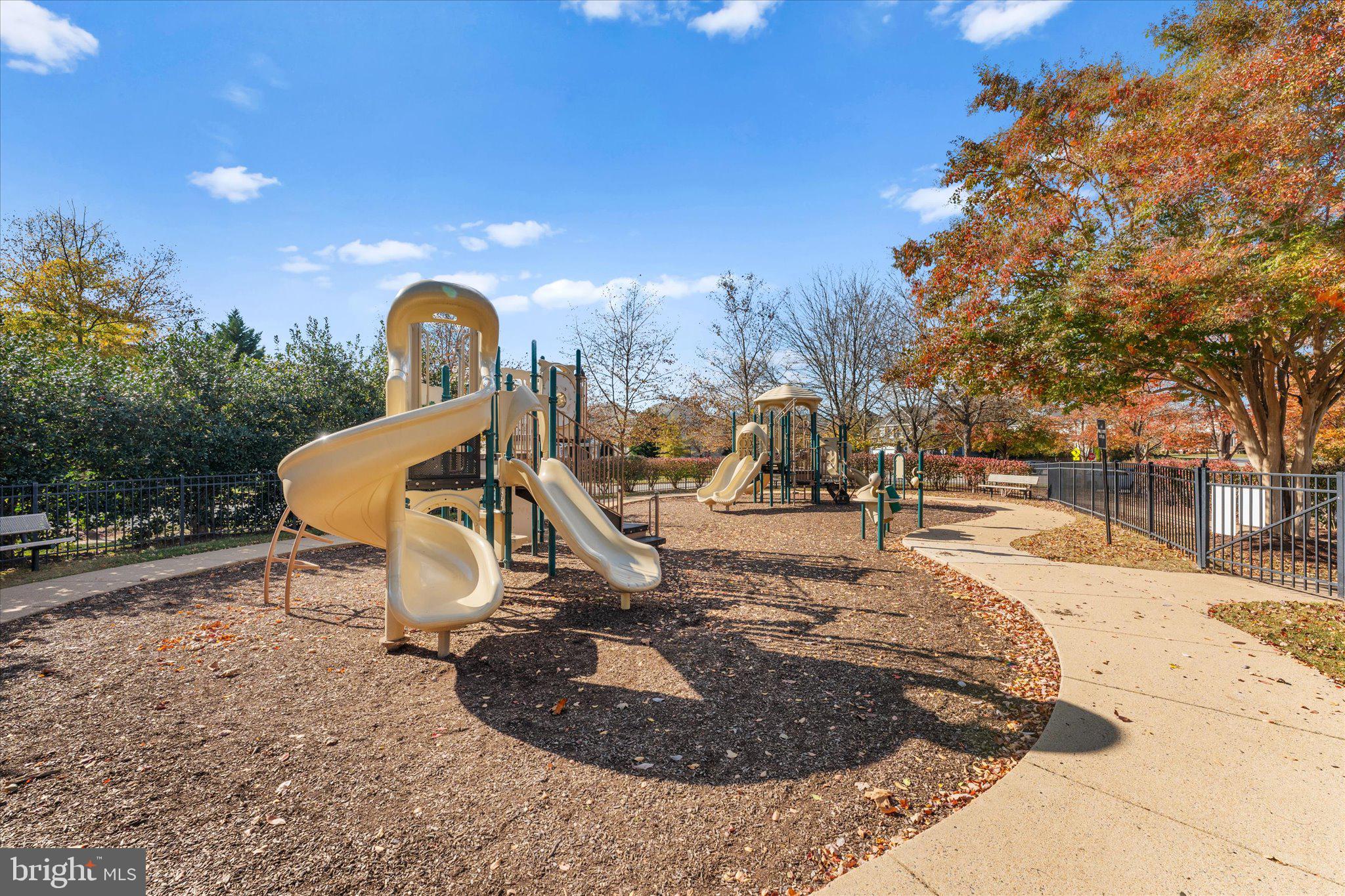 LANSDOWNE ON THE POTOMAC - Residential