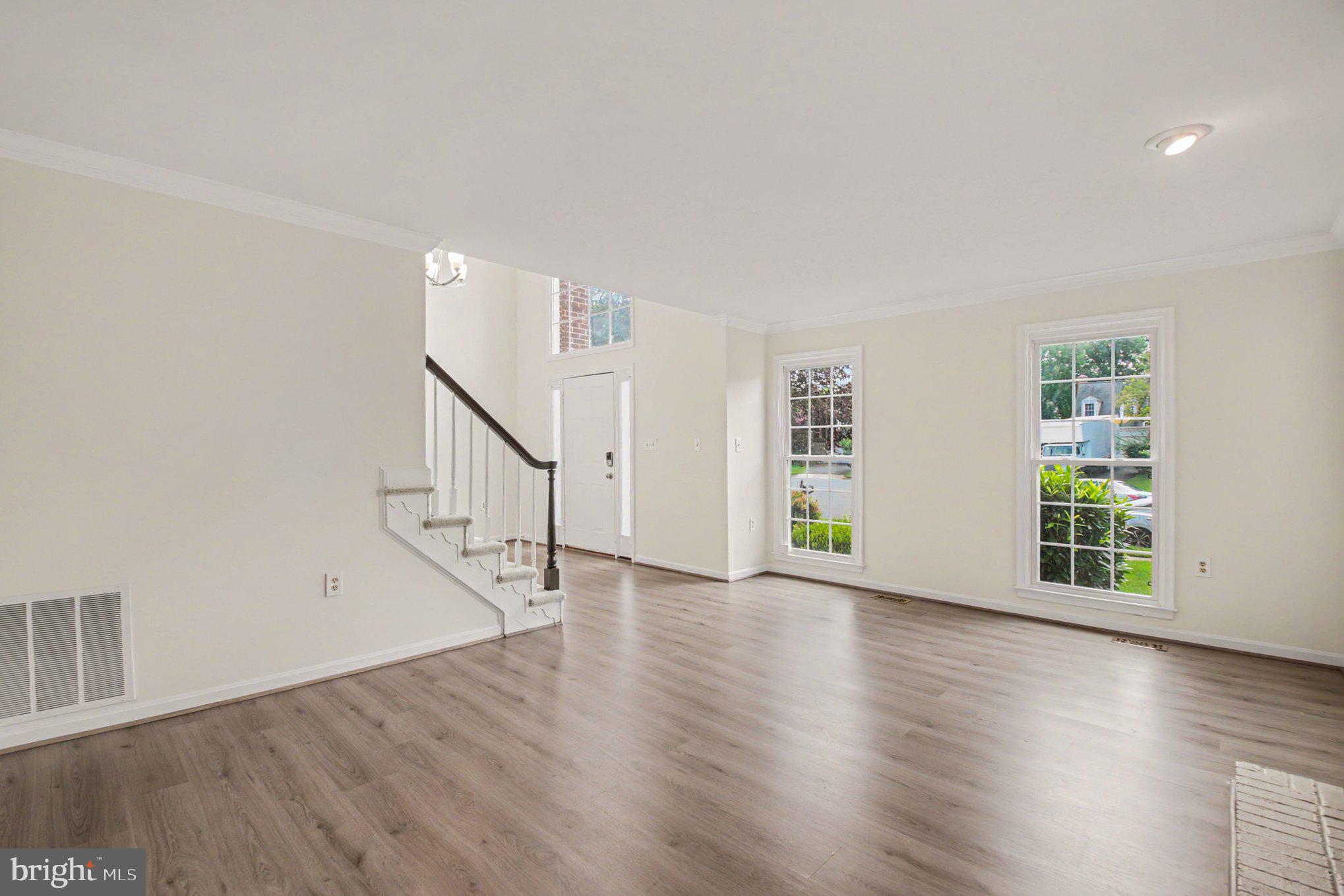 811 AUTUMN BREEZE COURT