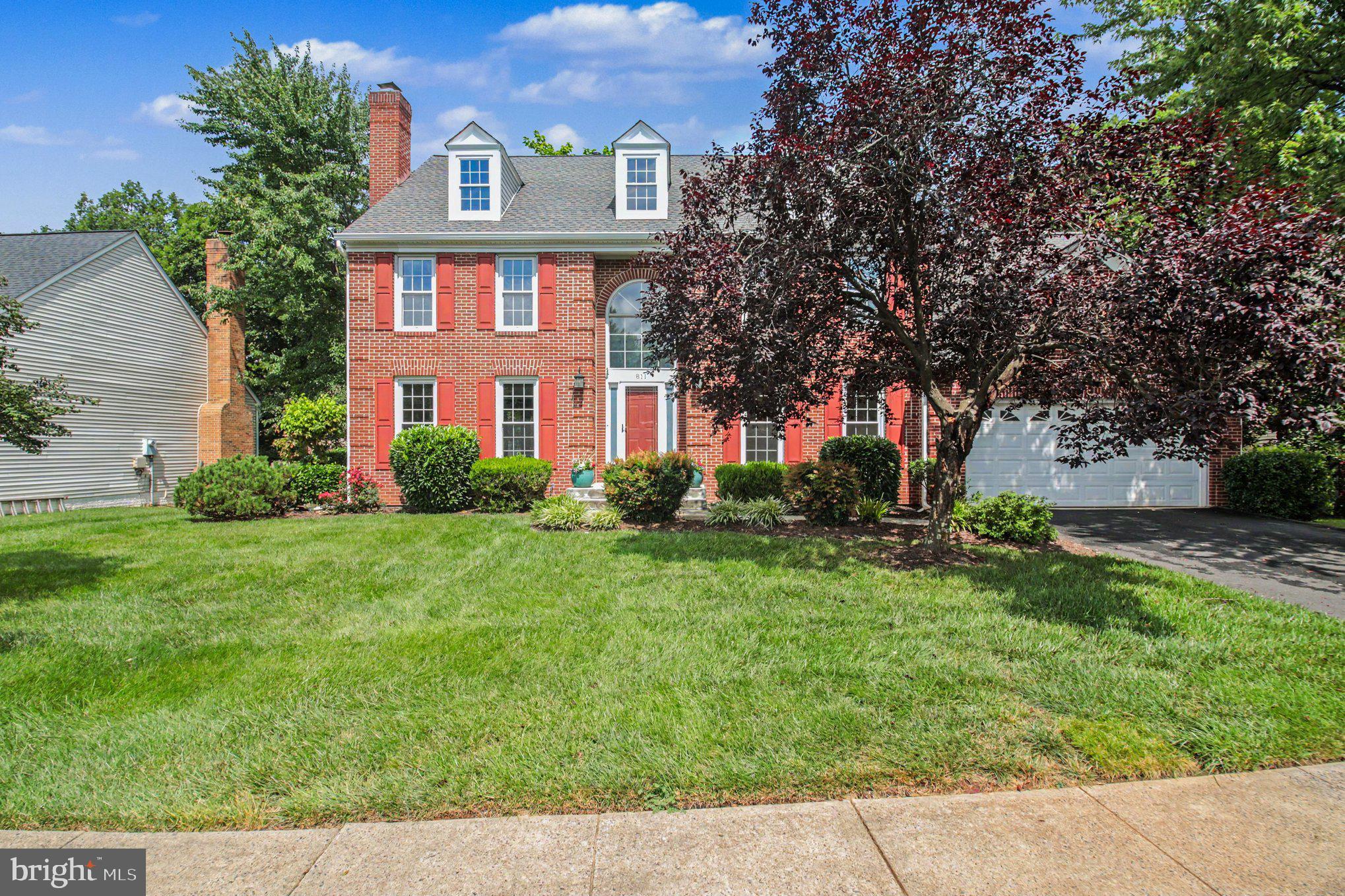 811 AUTUMN BREEZE COURT