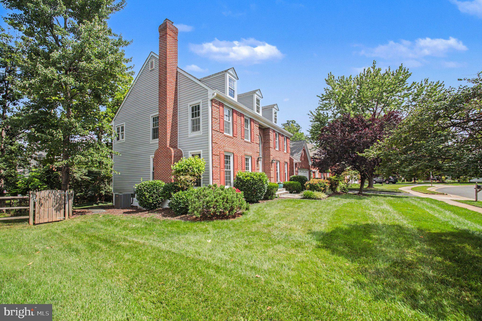 811 AUTUMN BREEZE COURT