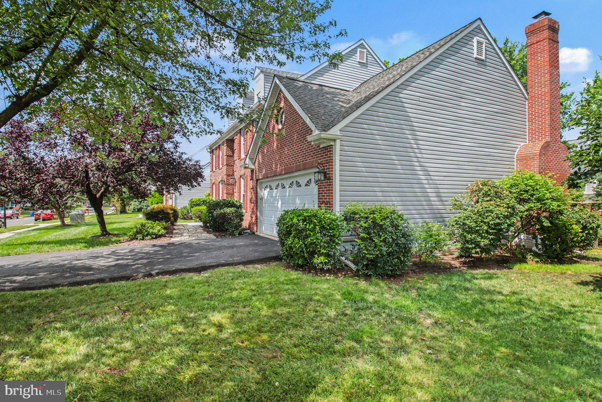 811 AUTUMN BREEZE COURT